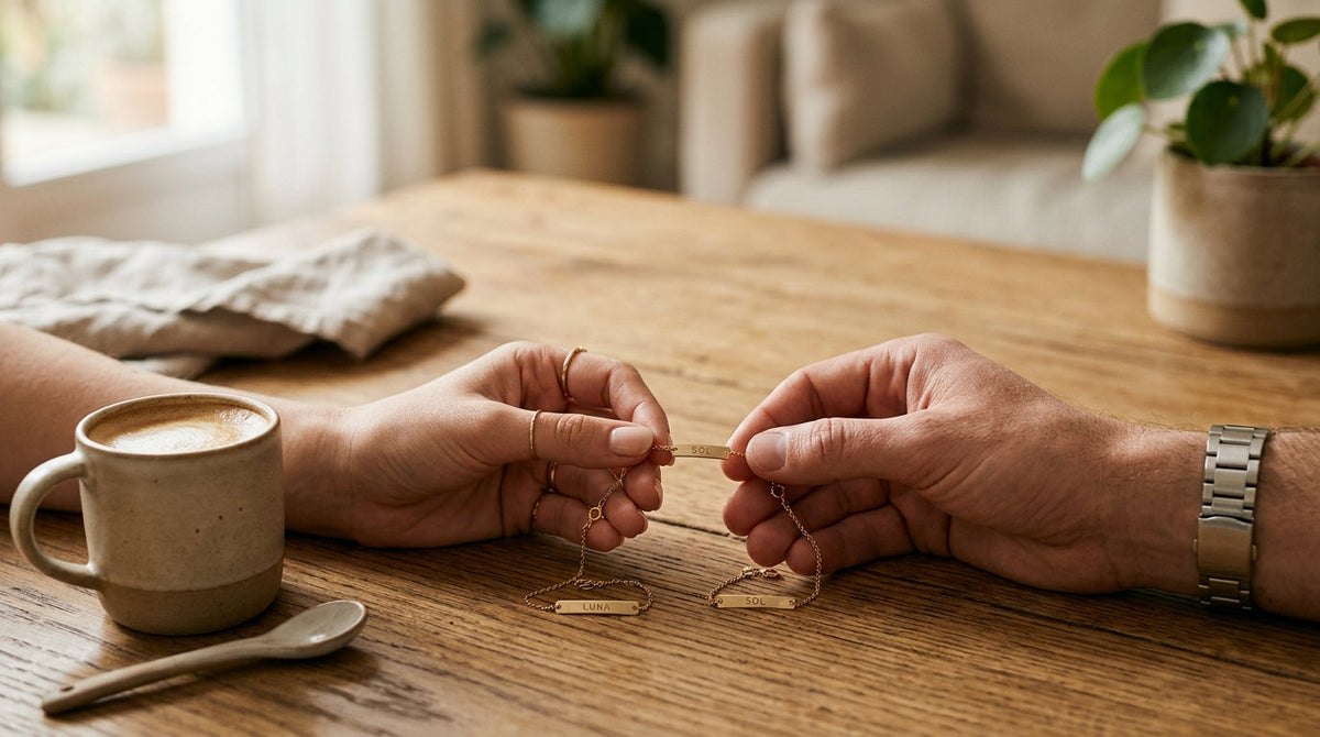 Marquer les grandes étapes d'une relation avec un bijou personnalisé Image