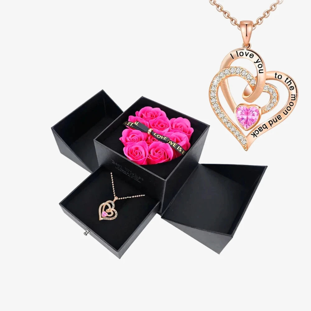 Boîte noire ouverte avec roses fuchsia et pendentif double cœur or rose serti de strass avec pierre rose