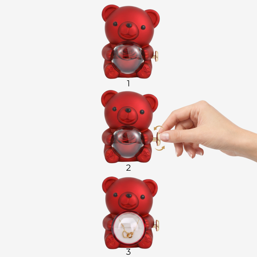 Trois étapes illustrées montrant comment tourner la clé dorée de l'ourson pour ouvrir la sphère et accéder au collier