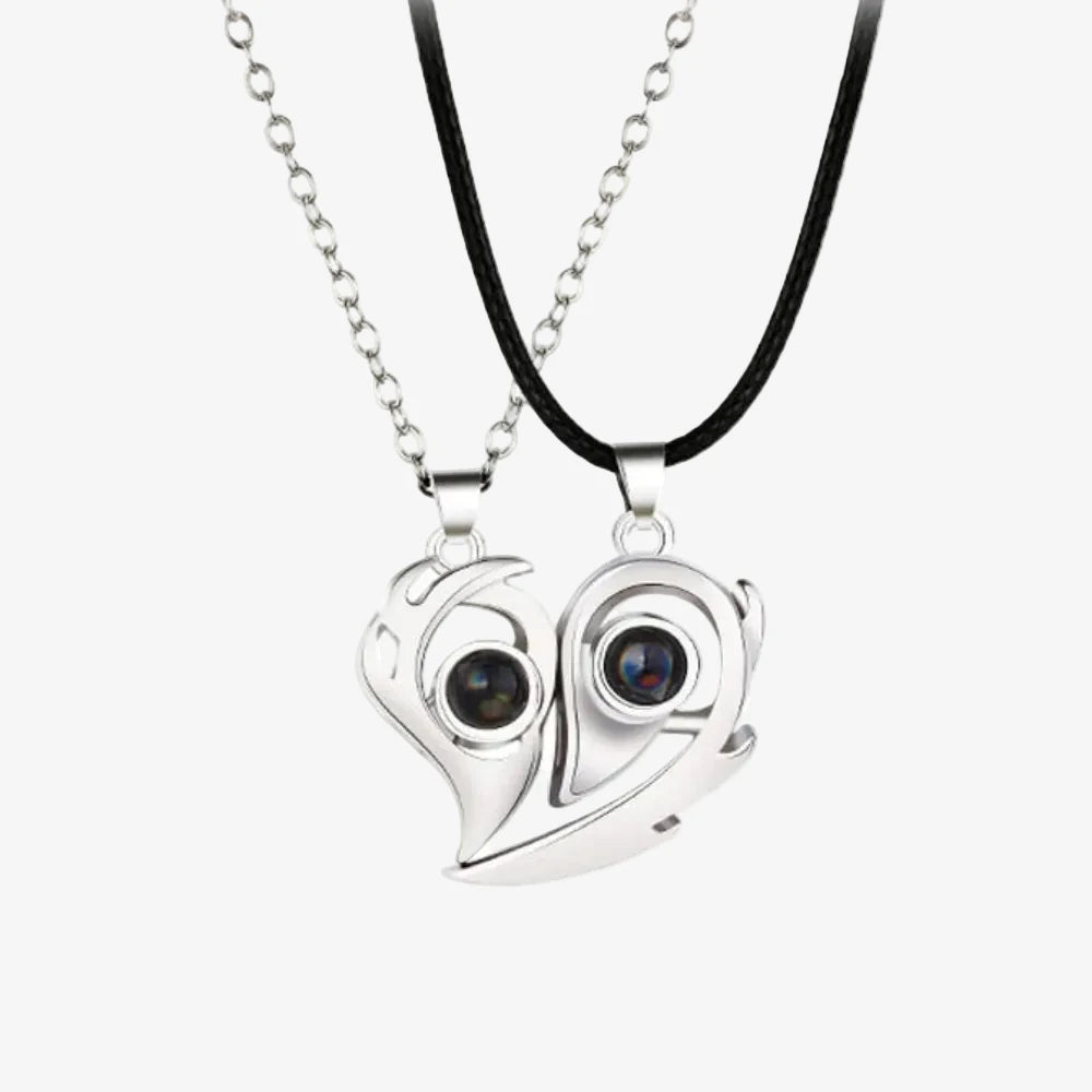 Collier couple cœur photo projeté, deux moitiés de cœur avec sphères de projection, chaîne et cordon