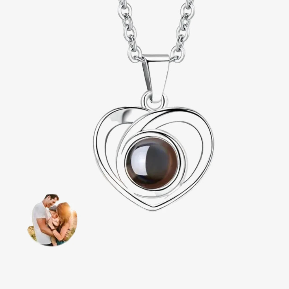 Collier photo projeté cœur centré en argent, sphère de projection au centre du pendentif cœur