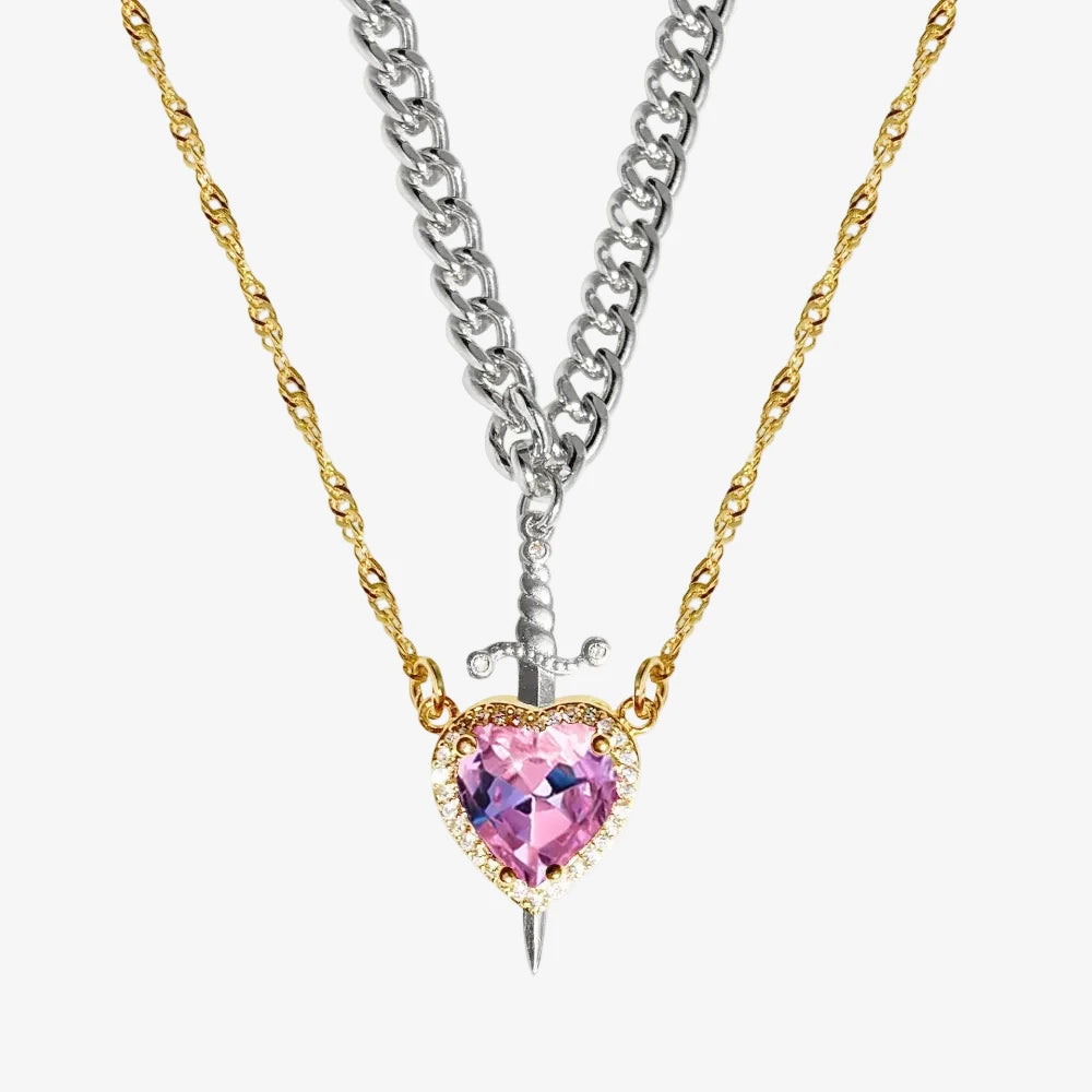 Collier pour couple cœur rose, deux chaînes réunies par une épée traversant un cœur zircon