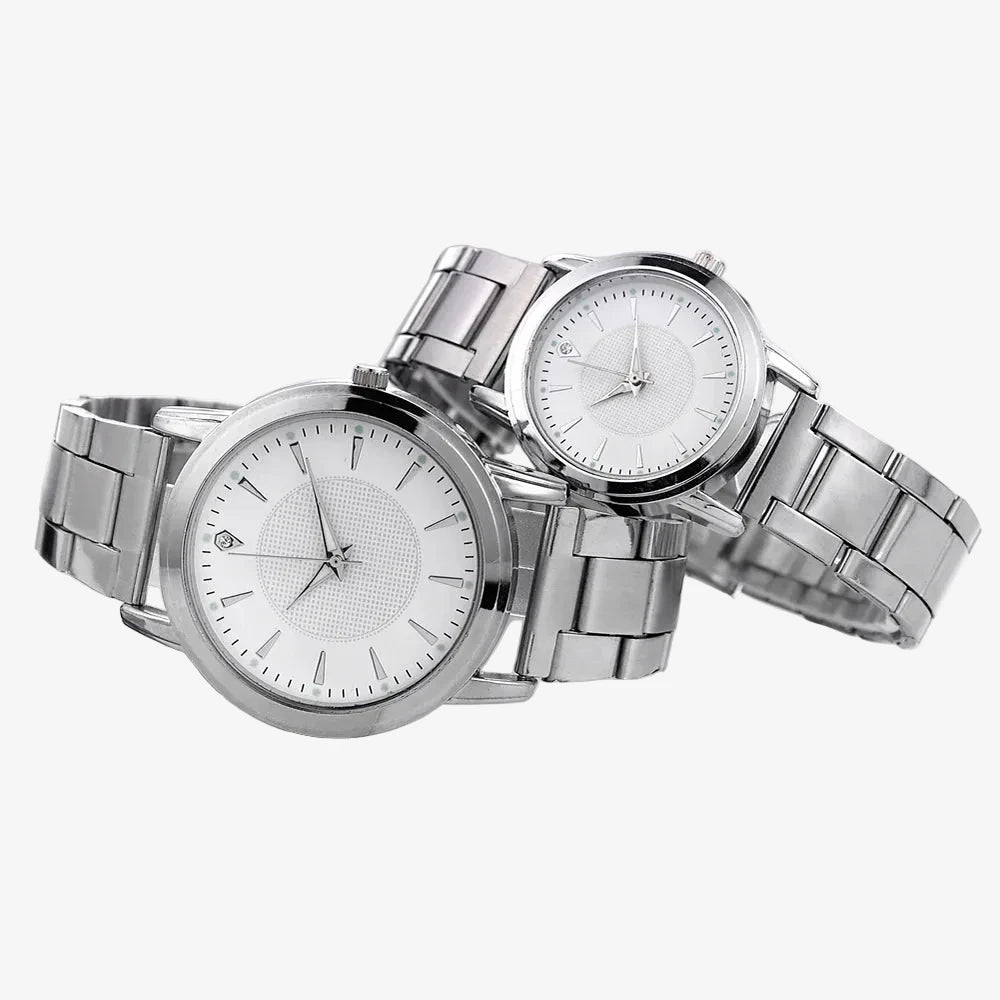 Montre couple argent, vue empilée du duo de montres bracelet acier