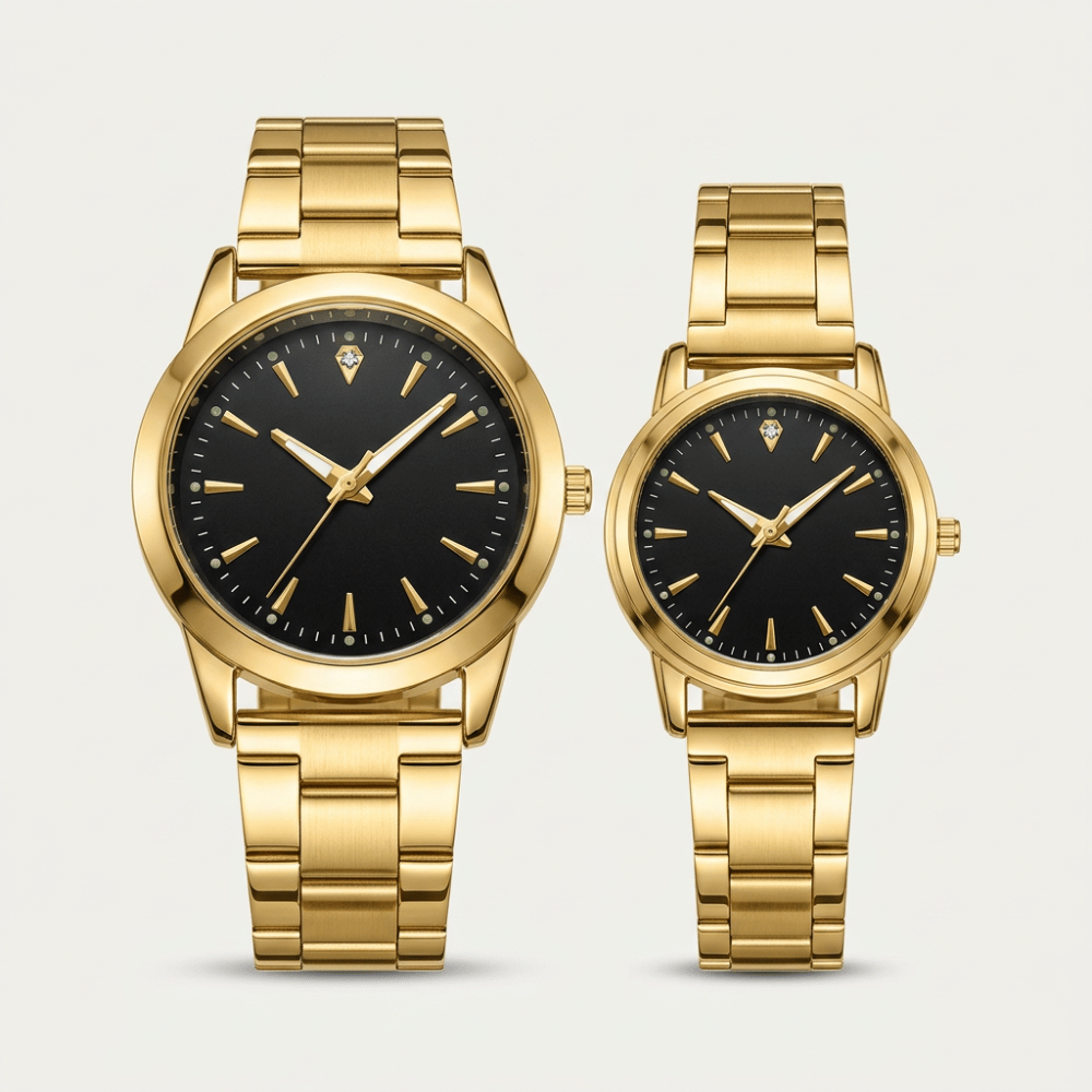 Montre couple dorée fond noir, deux montres bracelet doré cadran noir épuré vue de face