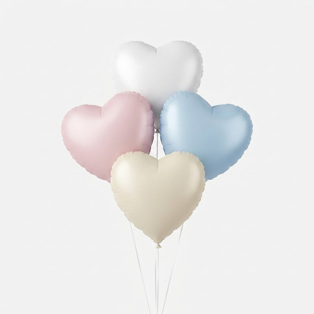 Ballons cœur pastel, vue produit sur fond neutre