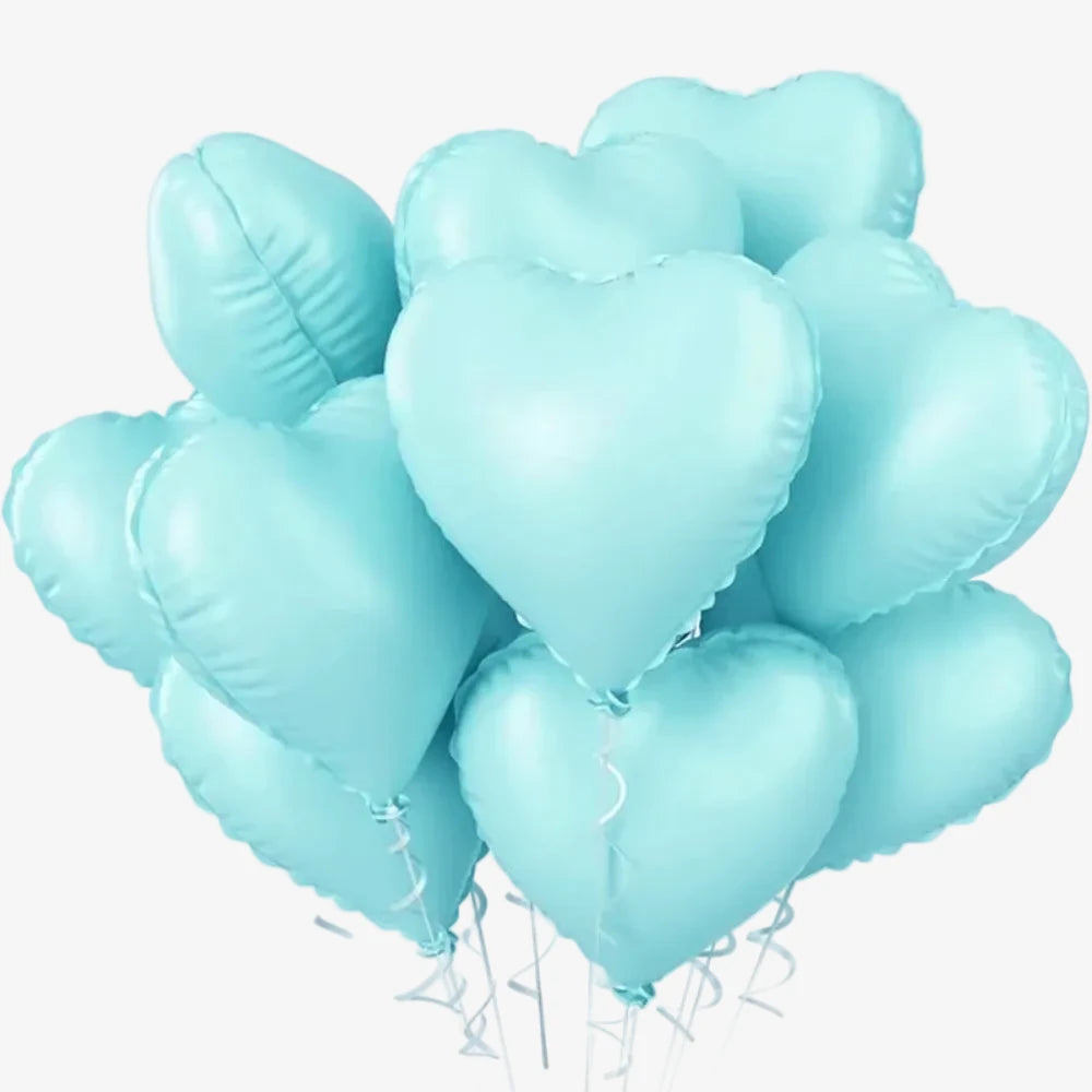 Bouquet de ballons en coeur bleu clair. 