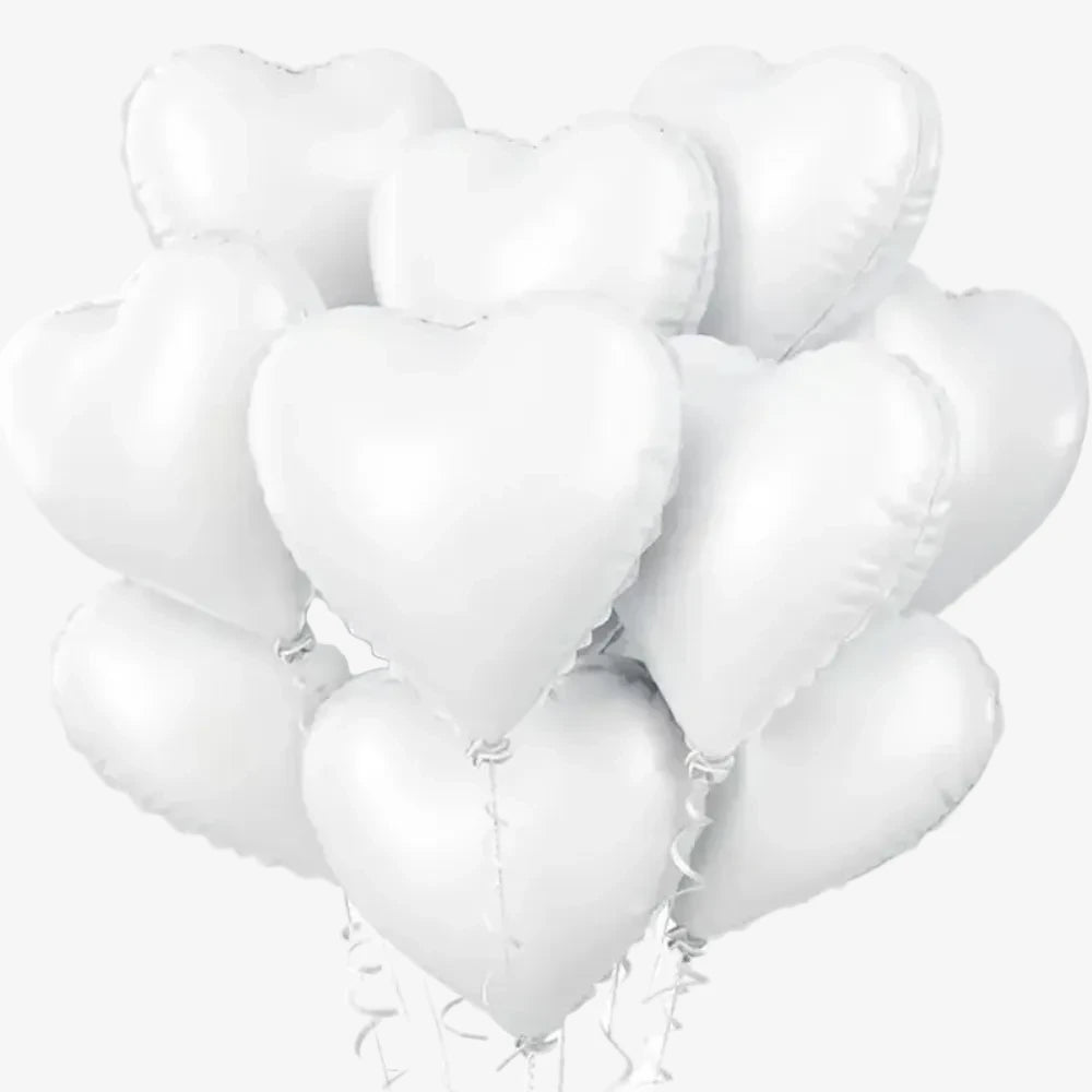 Une série de ballons de cœur pastels, couleur blanc 