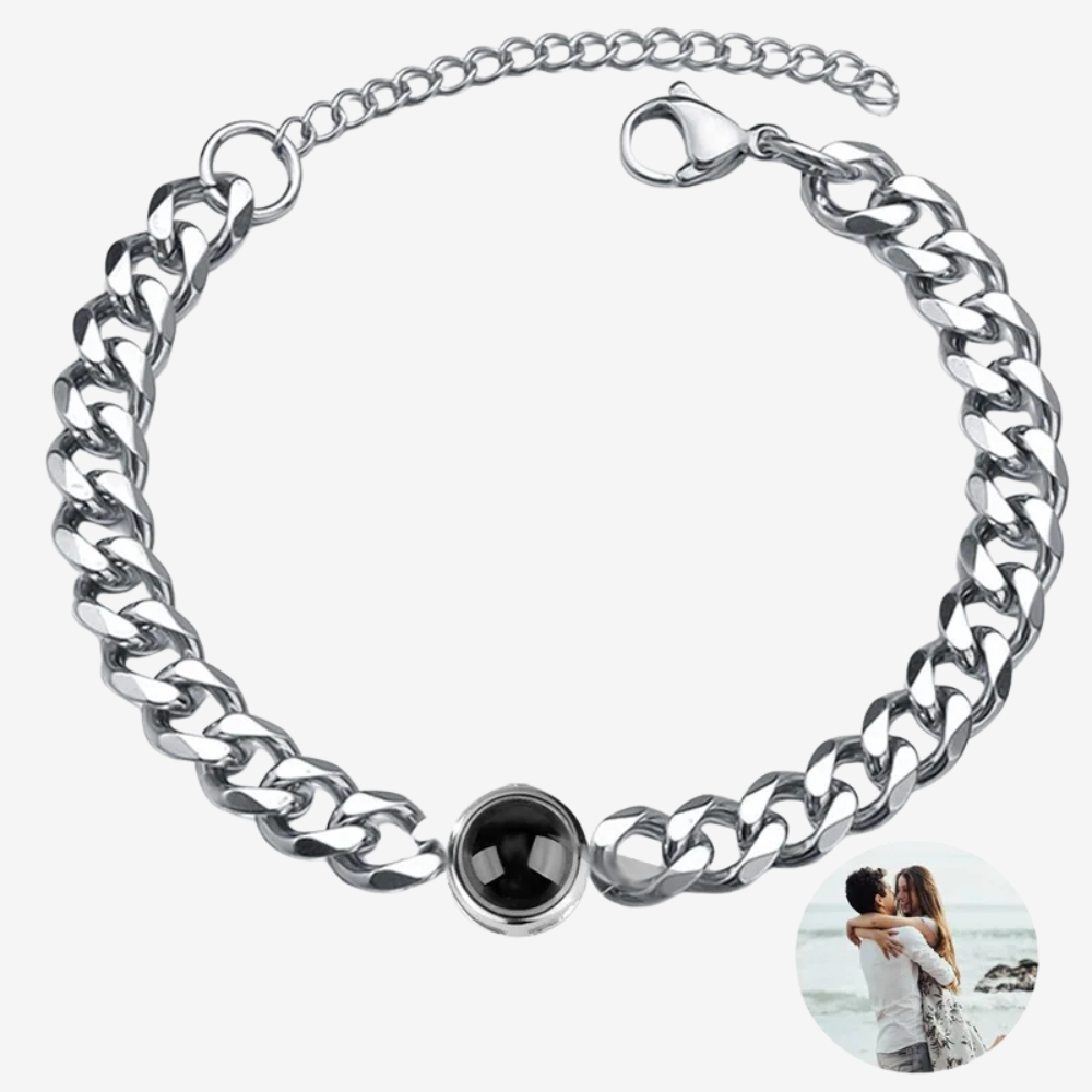 Bracelet photo projection homme en chaîne gourmette argentée, sphère de projection avec photo couple