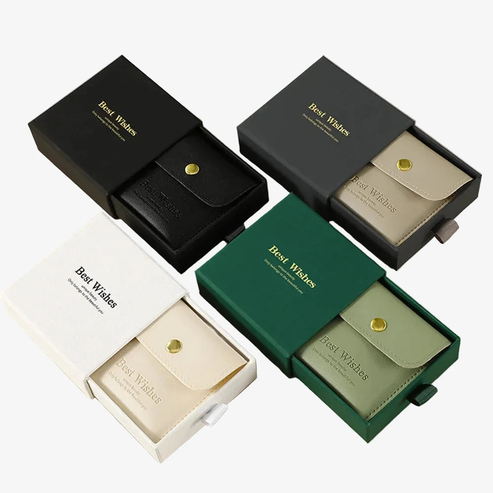 4 boîtes de cadeaux :
- une noire
- une blanche
- une verte
- une grise
pour offrir un bijou à son partenaire