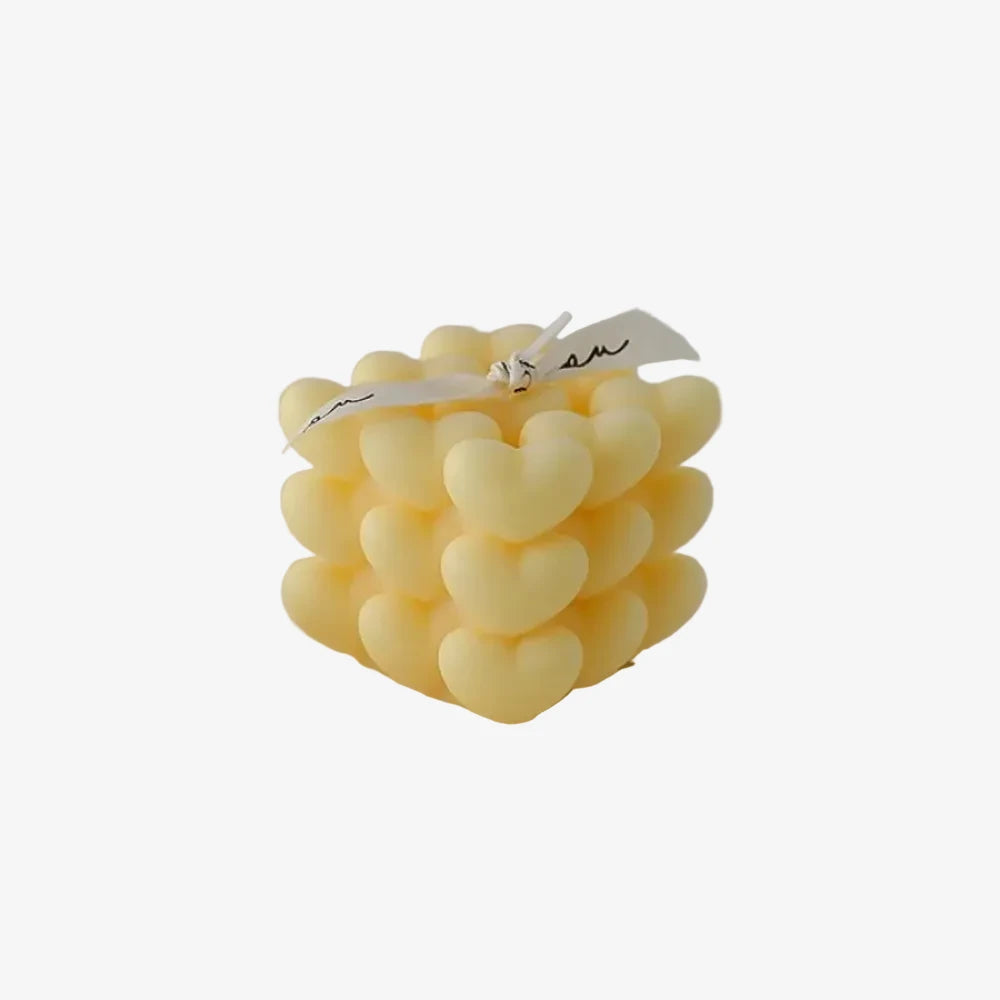 Bougie Romantique cœur cire de soja jaune avec fragrance English Pear Orchid 