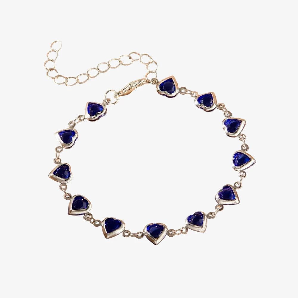 Un bracelet pour les amoureux avec des coeurs bleus