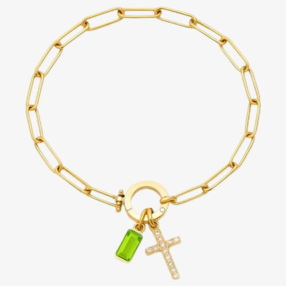 bracelet chaine avec une croix et une pierre de naissance aout sur une fond neutre
