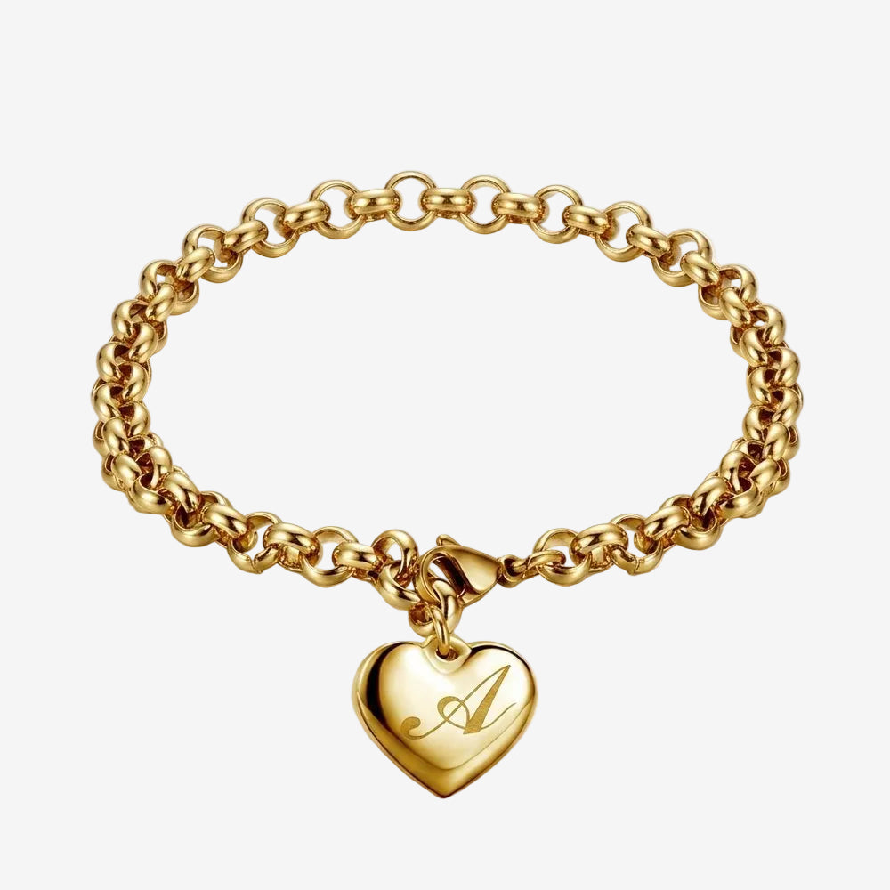 Bracelet cœur charms initial, vue produit sur fond neutre