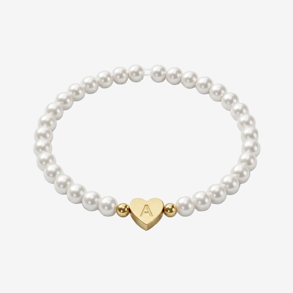 Bracelet cœur en perles blanches personnalisé, vue produit sur fond neutre