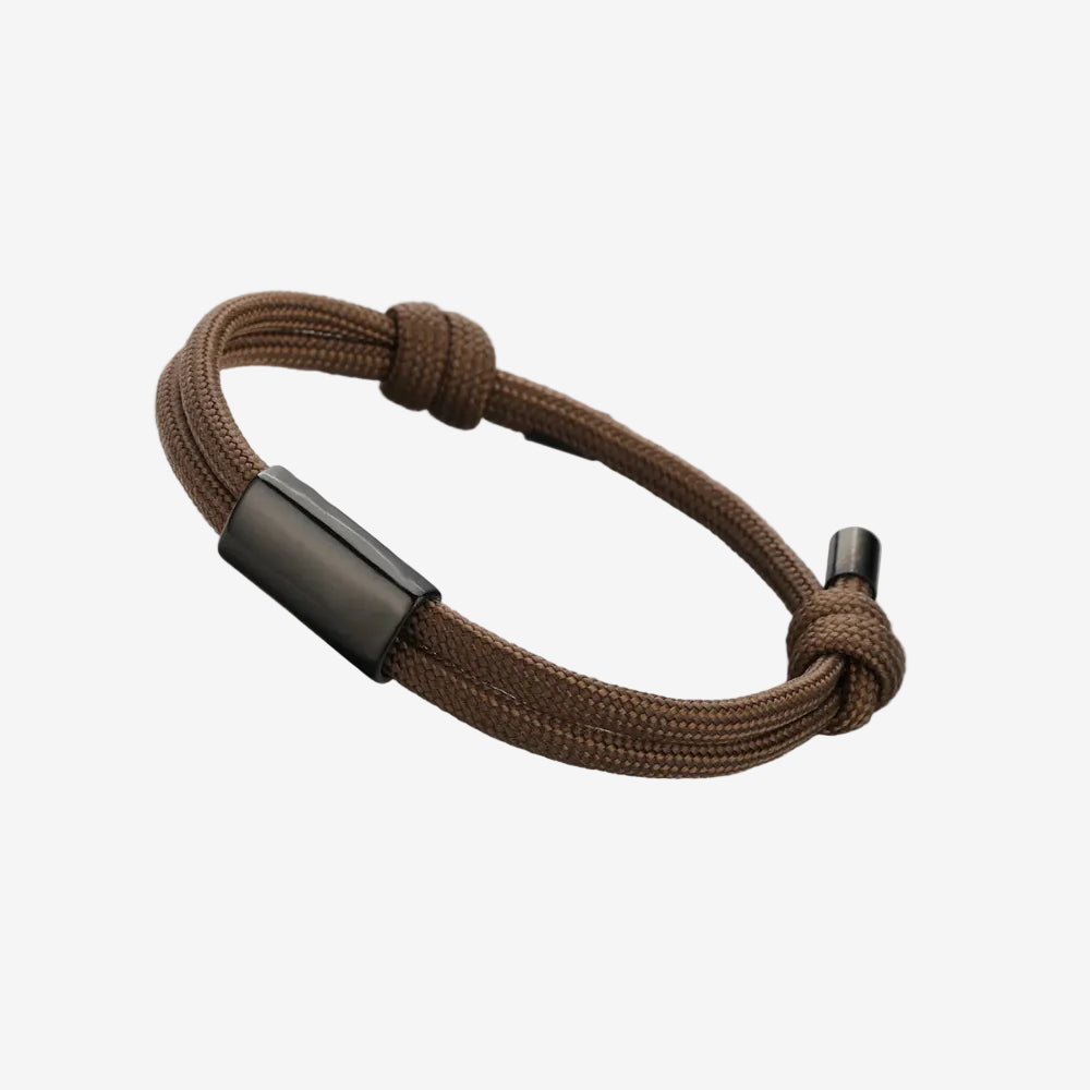 Bracelet corde homme marron avec une plaque noir