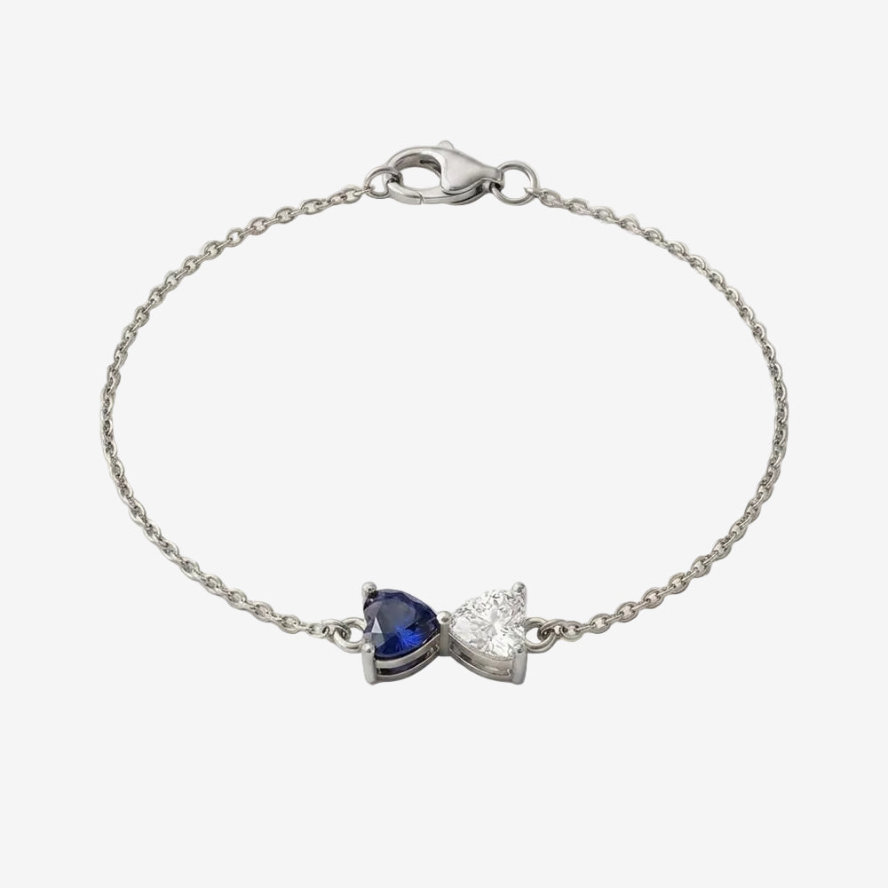 Bracelet de naissance duo de cœur, chaîne argent, vue produit sur fond neutre