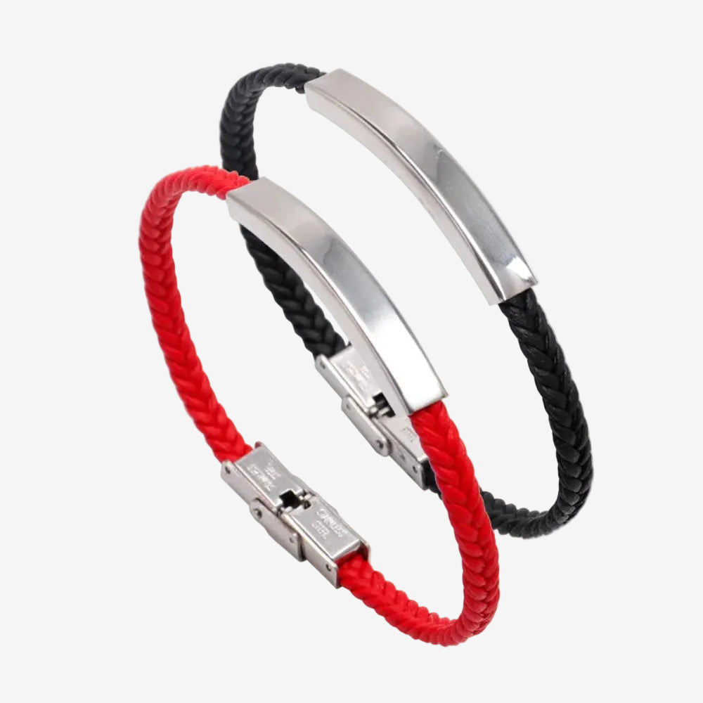 les deux bracelet femme gravé, l'un est noir et l'autre est rouge