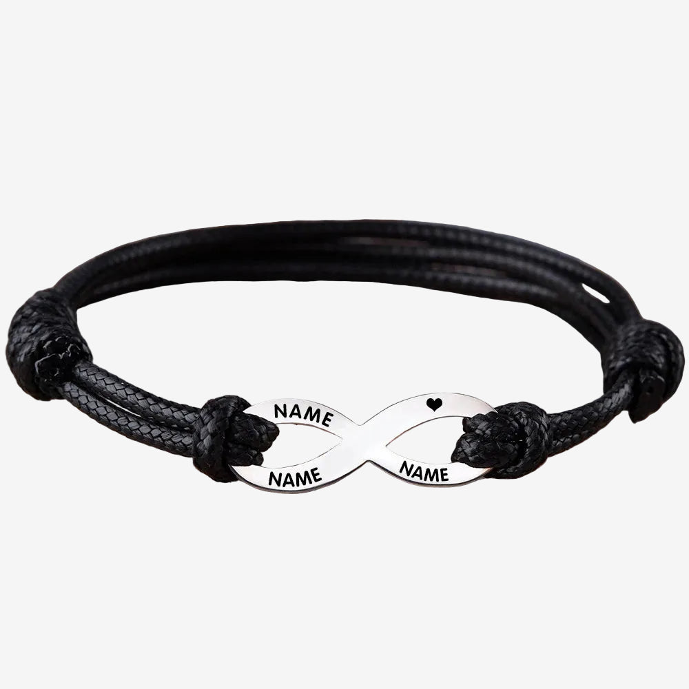 il y a 4 espace pour personnaliser ce bracelet infini