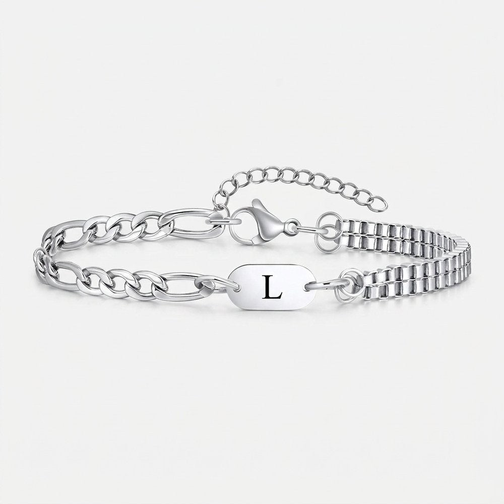 Bracelet homme avec initiale à double rang, vue produit sur fond neutre