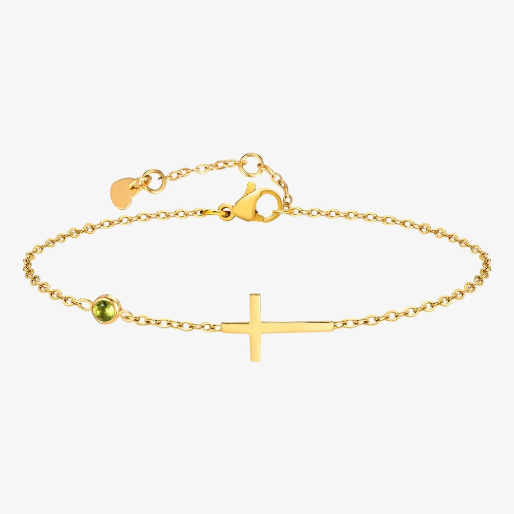 Bracelet avec une pierre de naissance du mois d'août. Le bracelet a également une croix sur un fond neutre. 