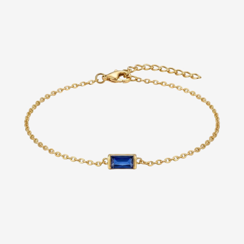 Bracelet pierre de naissance minimaliste, vue produit sur fond neutre