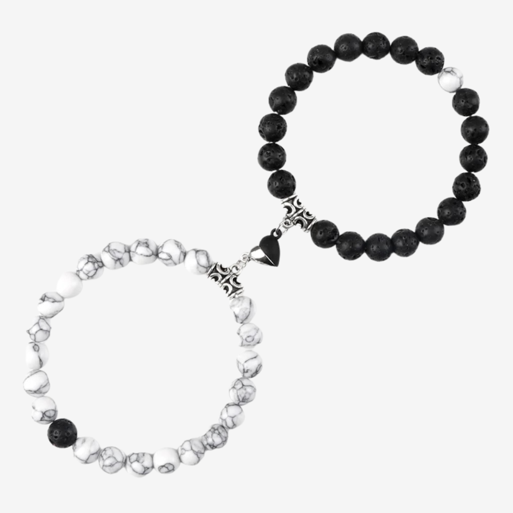 Bracelet d'amour en perles noires et blanches marbrées, aimant cœur en acier argenté