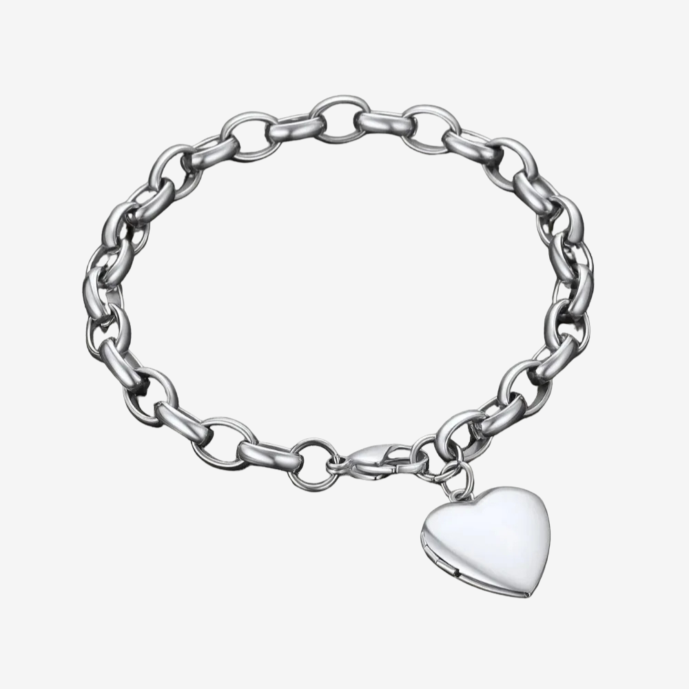 Bracelet photo personnalisé en acier argenté, vue complète du médaillon cœur fermé