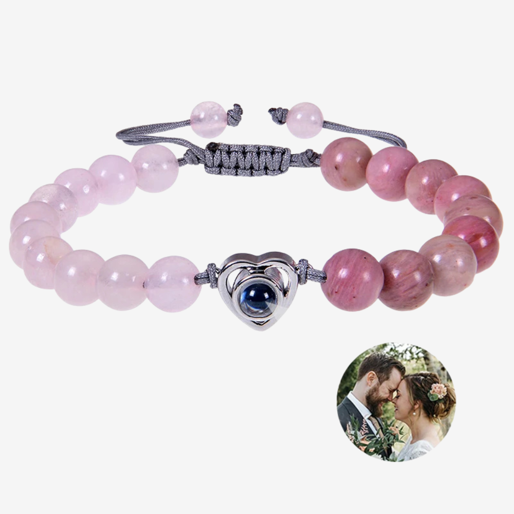Bracelet photo loupe en perles roses dégradées, cœur de projection avec photo mariage