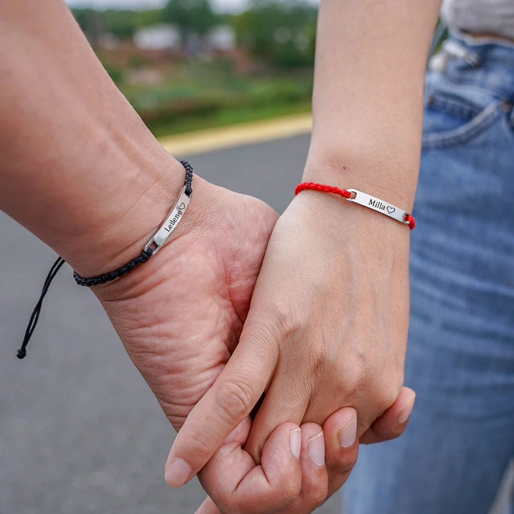 Bracelet couple distance porté main dans la main en extérieur, cordons ajustables
