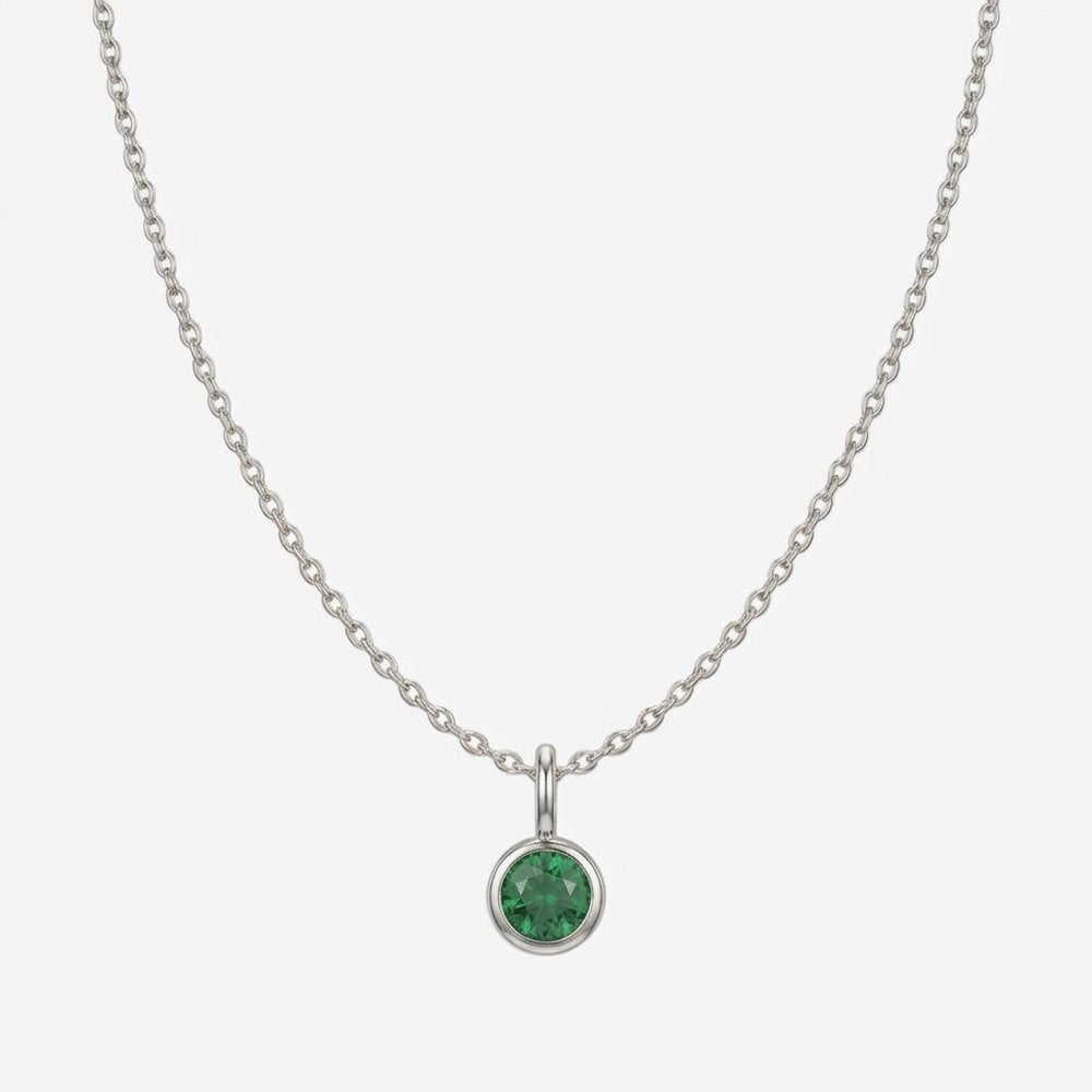 Collier pierre de naissance ronde, chaîne argent, vue produit sur fond neutre