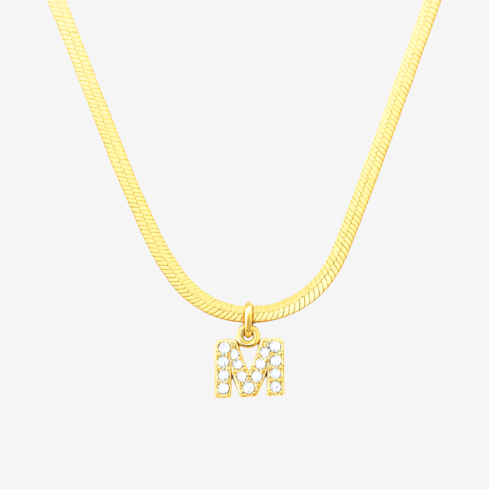 Collier lettre en chaîne serpent dorée, pendentif initiale sertie de zircons