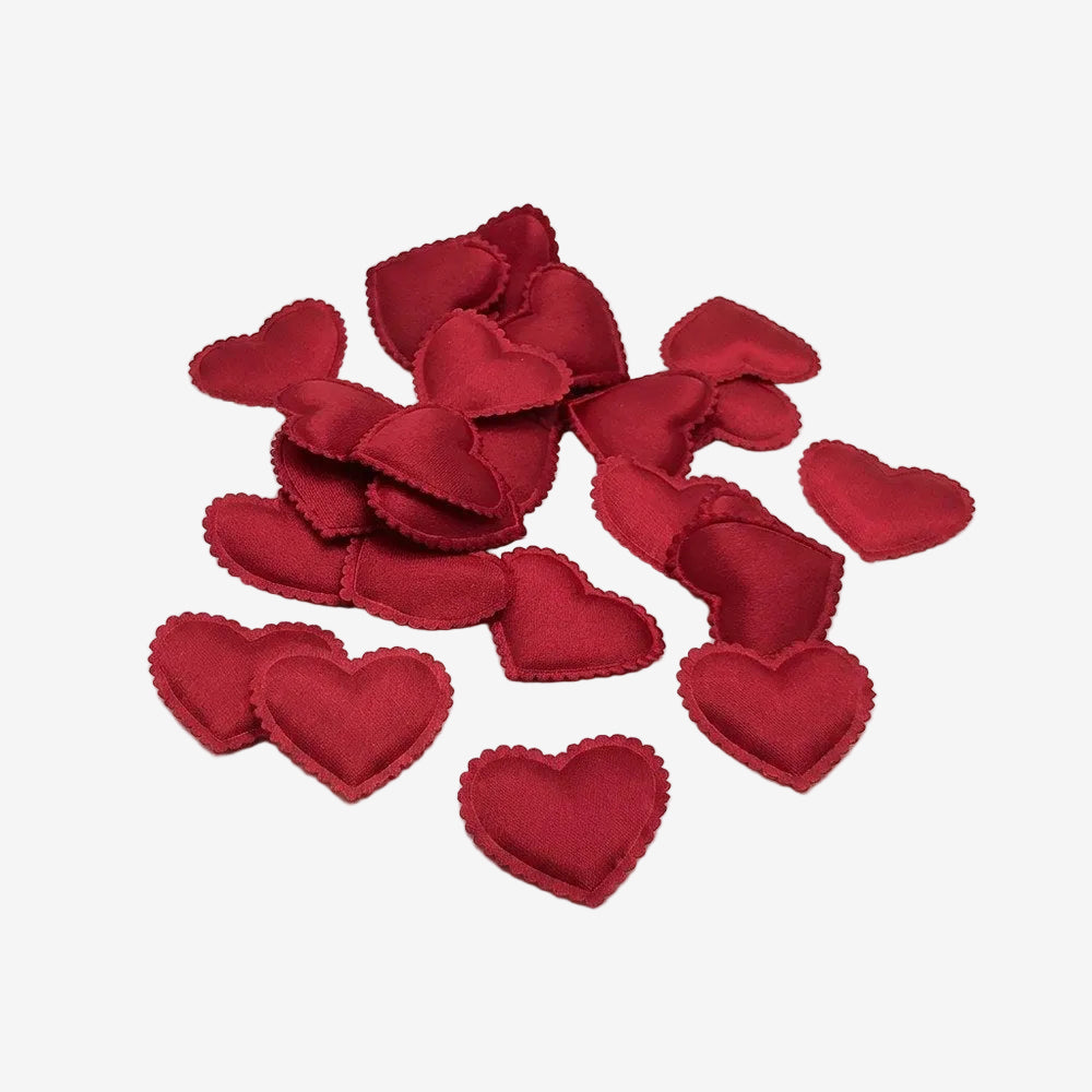 Confettis cœur en tissu satiné, vue produit sur fond neutre