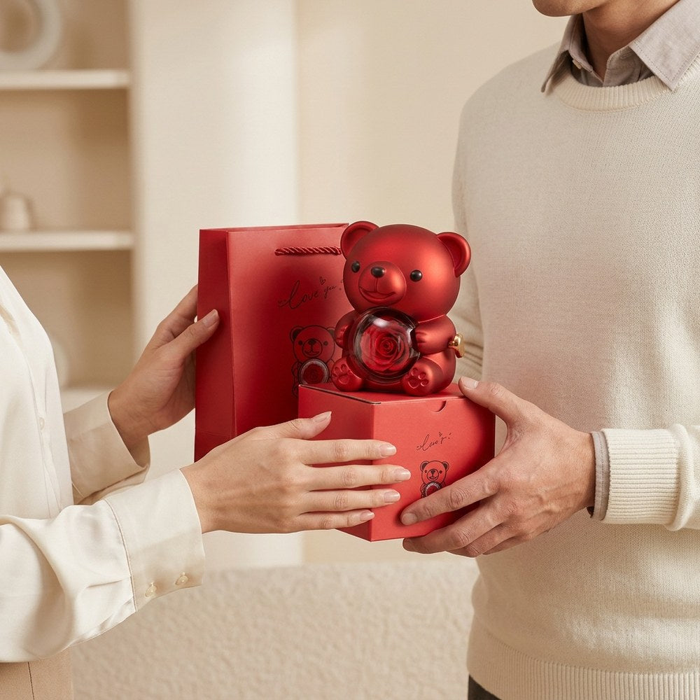 Pack emballage complet ourson offert en couple, moment du cadeau