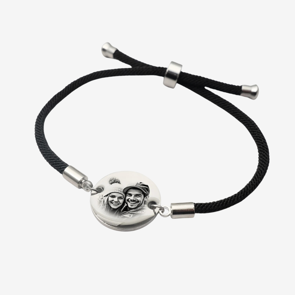 Photo bracelets en cordon noir, médaillon rond argenté avec photo gravée d'un couple